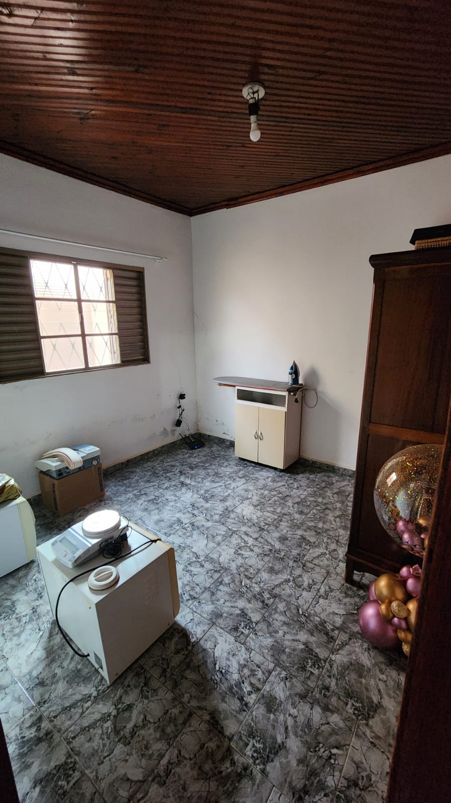 VENDO CASA COM SUÍTE