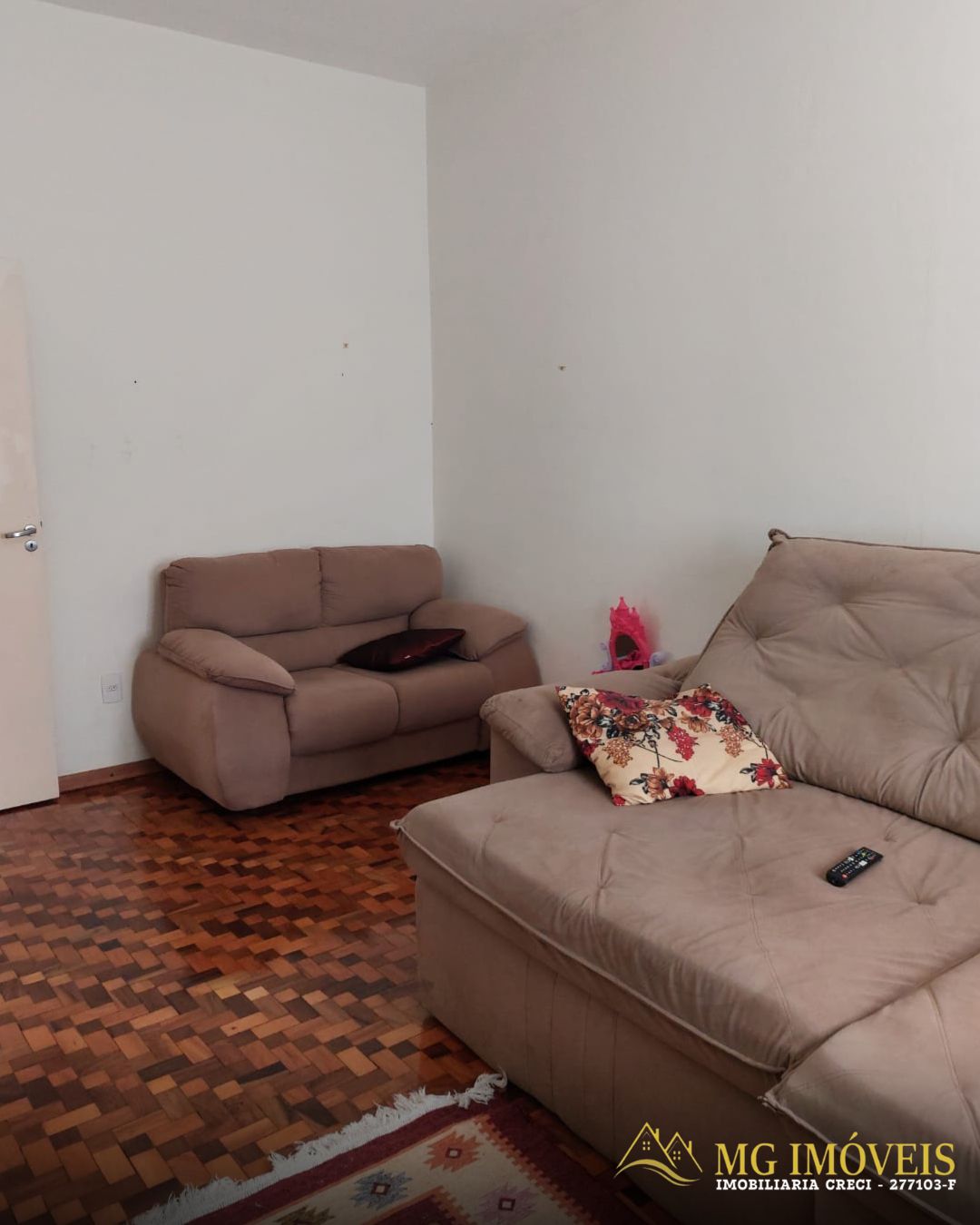 VENDO CASA COM PISCINA