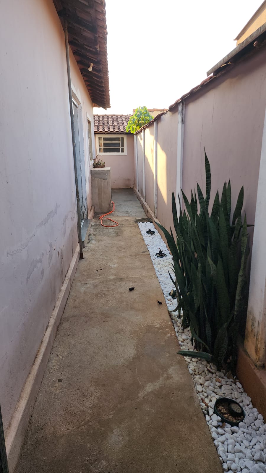 VENDO CASA COM SUÍTE