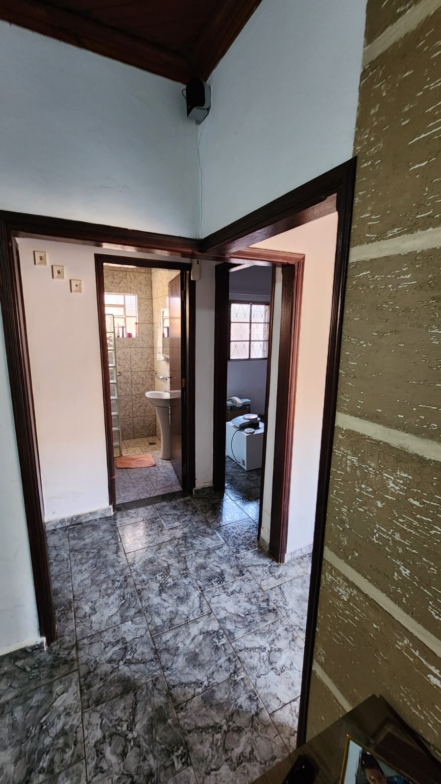 VENDO CASA COM SUÍTE