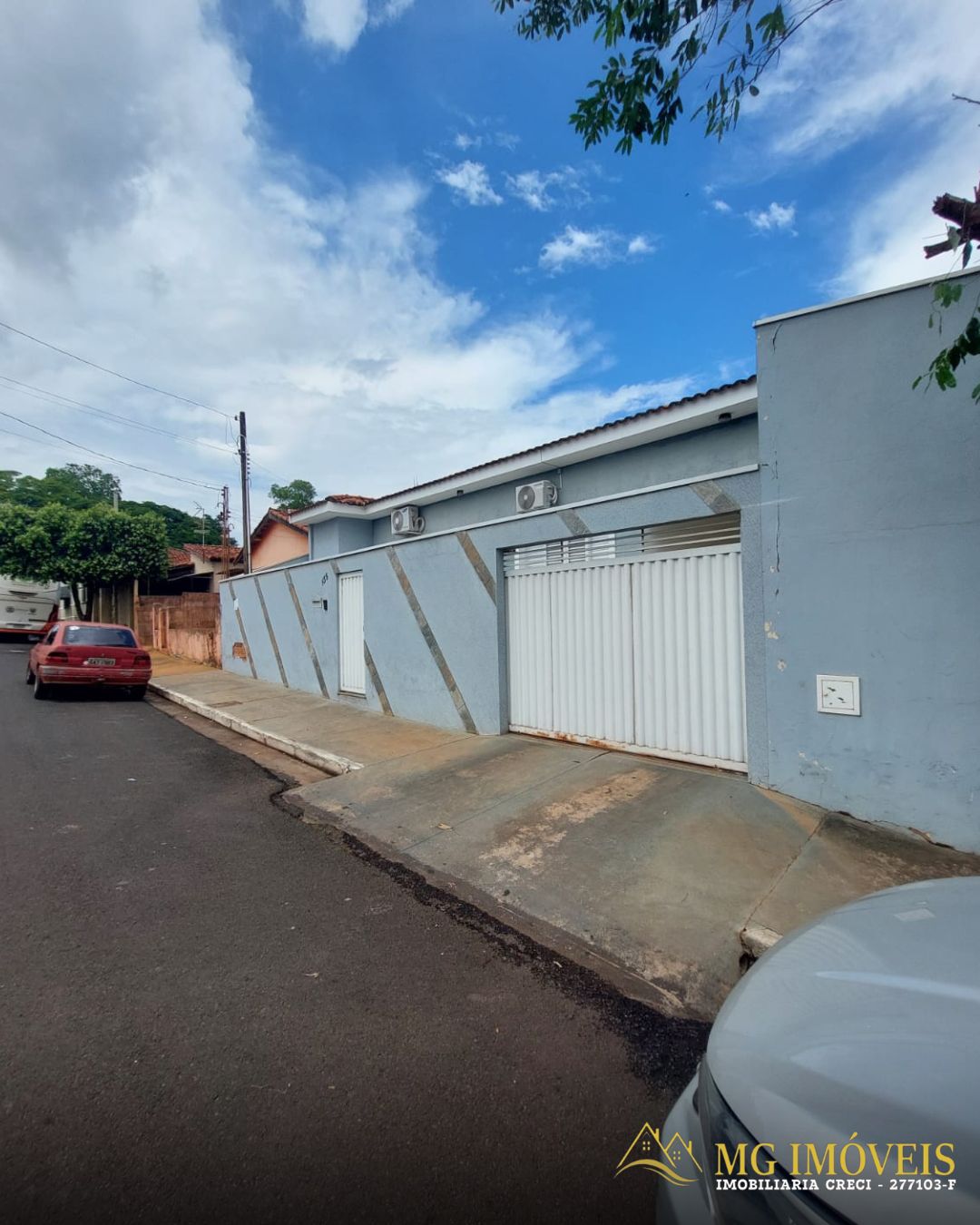 VENDO CASA COM PISCINA