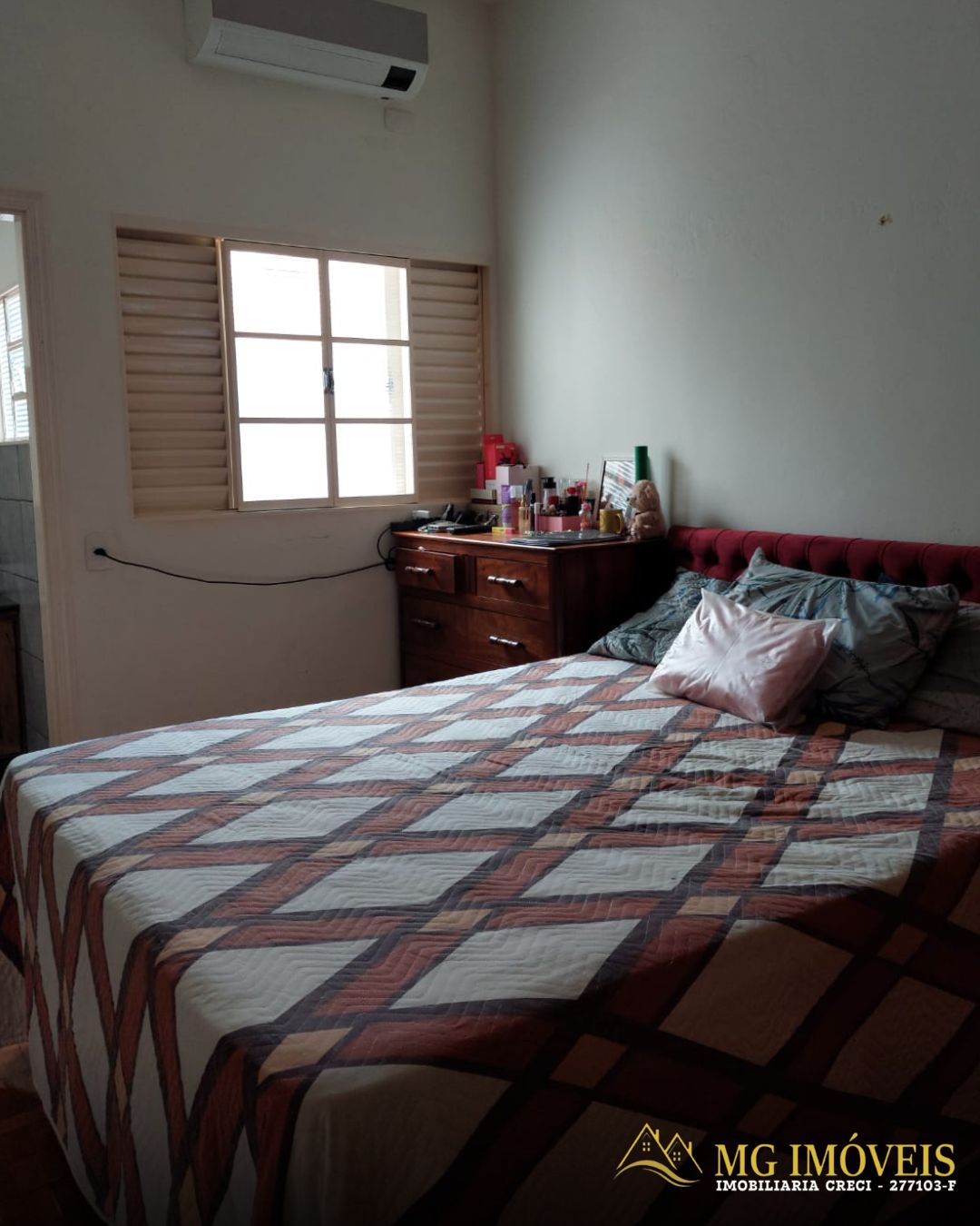 VENDO CASA COM PISCINA