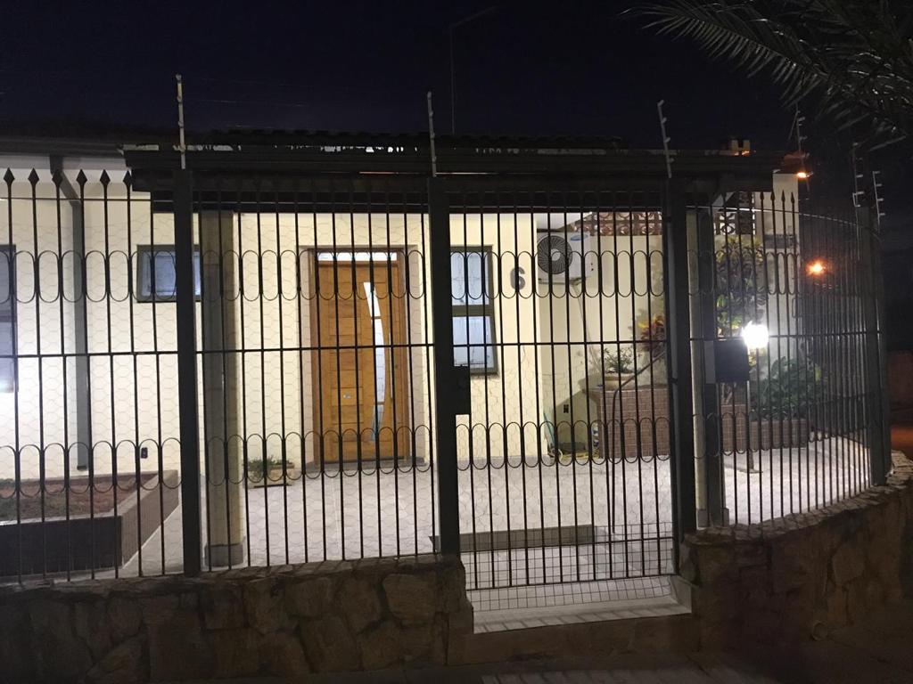 CASA EM EXELENTE LOCALIZAÇÃO