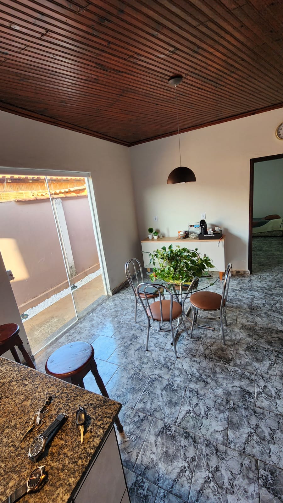VENDO CASA COM SUÍTE