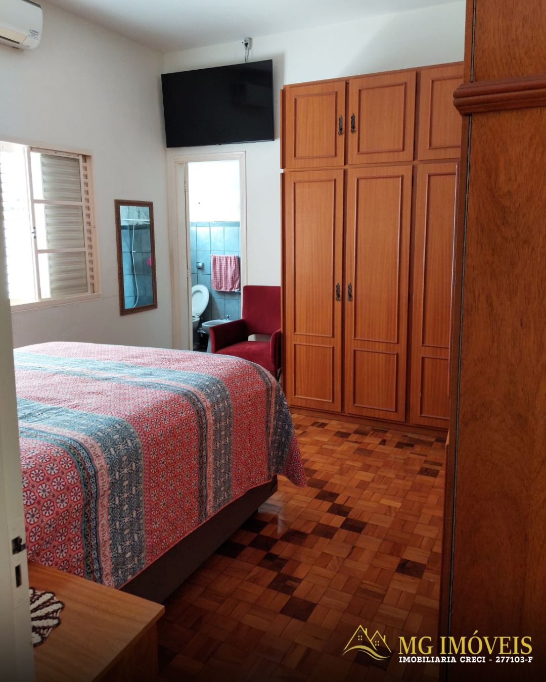 VENDO CASA COM PISCINA