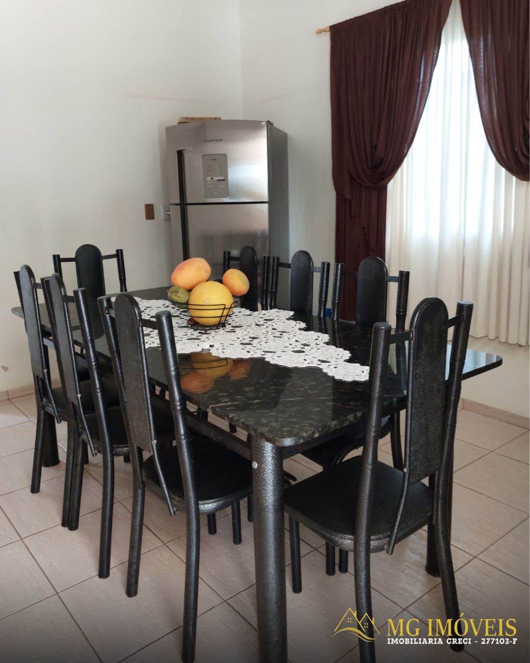 VENDO CASA COM PISCINA