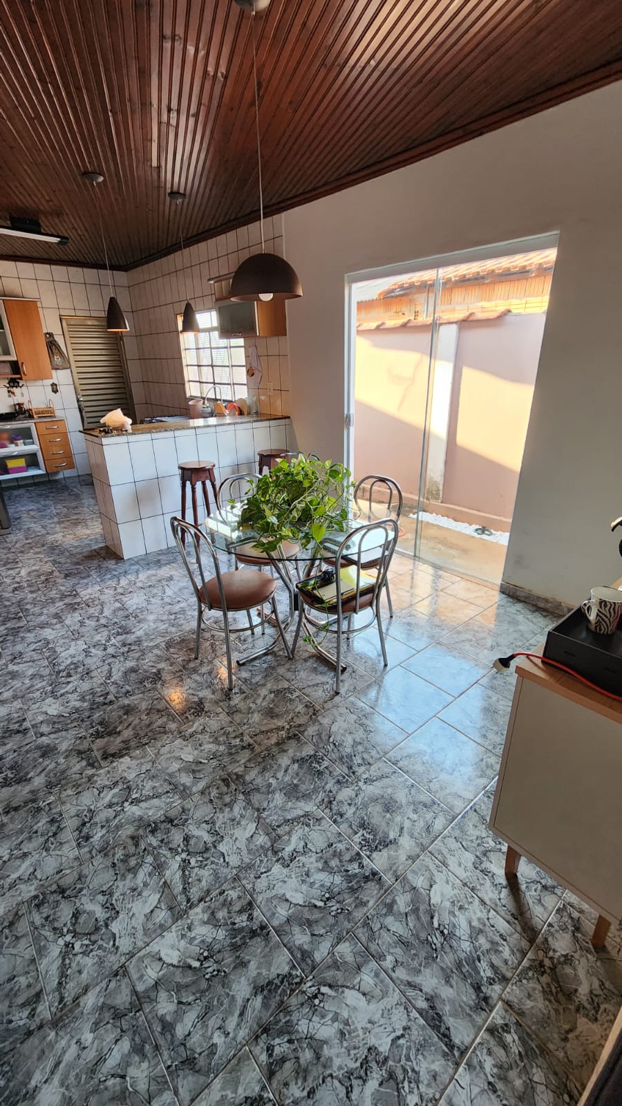 VENDO CASA COM SUÍTE