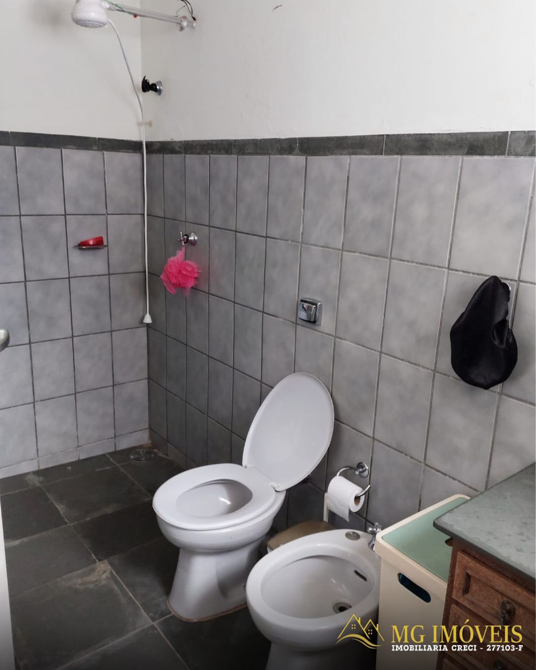 VENDO CASA COM PISCINA